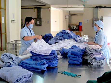 Tuân thủ quy trình giặt đồ bệnh viện là khâu quan trọng trong kiểm soát nhiễm khuẩn
