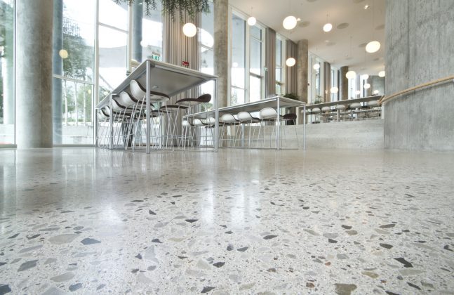 Bao lâu cần phủ bóng sàn bê tông ?